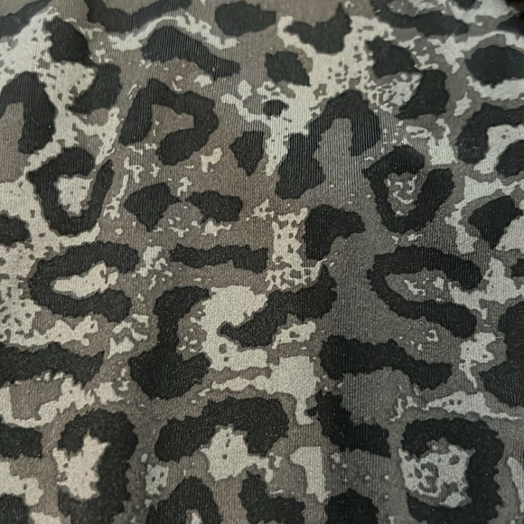 NWT Quiksilver cheetah swimsuit size Large - Picture 3 of 5